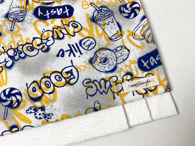 30/-コーマ度詰天竺ニット スイーツグラフィティ柄オフ×マンゴー