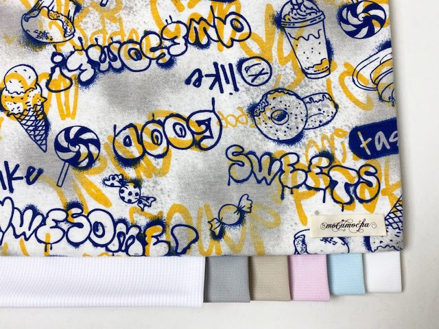 30/-コーマ度詰天竺ニット スイーツグラフィティ柄オフ×マンゴー