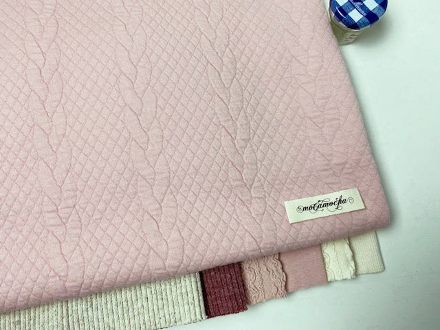縄編み柄キルトニット スモーキーピンク