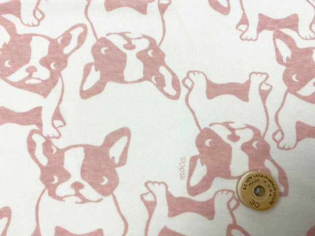 40/コーマスムースニット フレンチブルちゃん柄オフ×スモーキーピンク